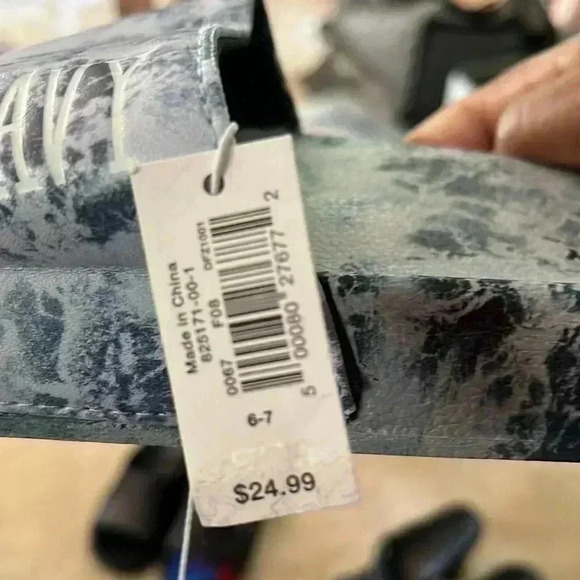 Old Navy Unisex Blue Slides Size 6-7 - Picture 4 of 5